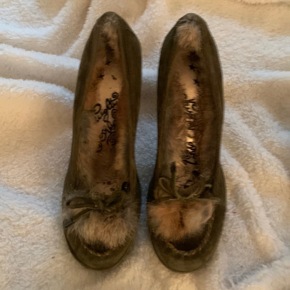 Unique shoe fur looking Ned. Inner soul has slight peeling